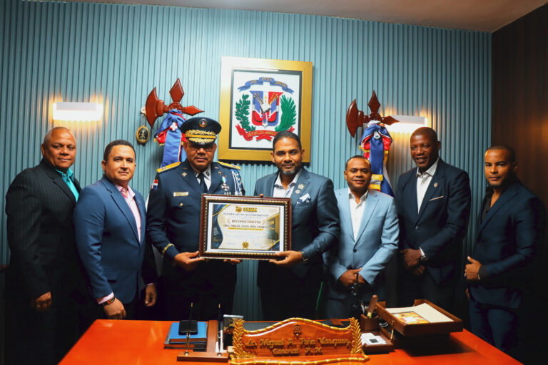 CÁMARA DE COMERCIO Y EMPRESARIAL DE SANTO DOMINGO NORTE RECONOCE LABOR DEL GENERAL MIGUEL ÁNGEL PEÑA VÁSQUEZ